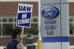 UAW strike could disrupt EV rollout. Environmentalists support it anyway.