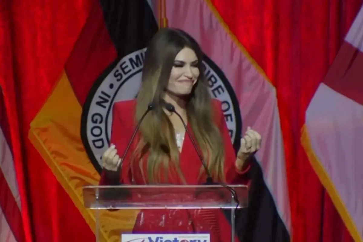 Kimberly Guilfoyle forced to ask audience to clap as awkward speech falls flat