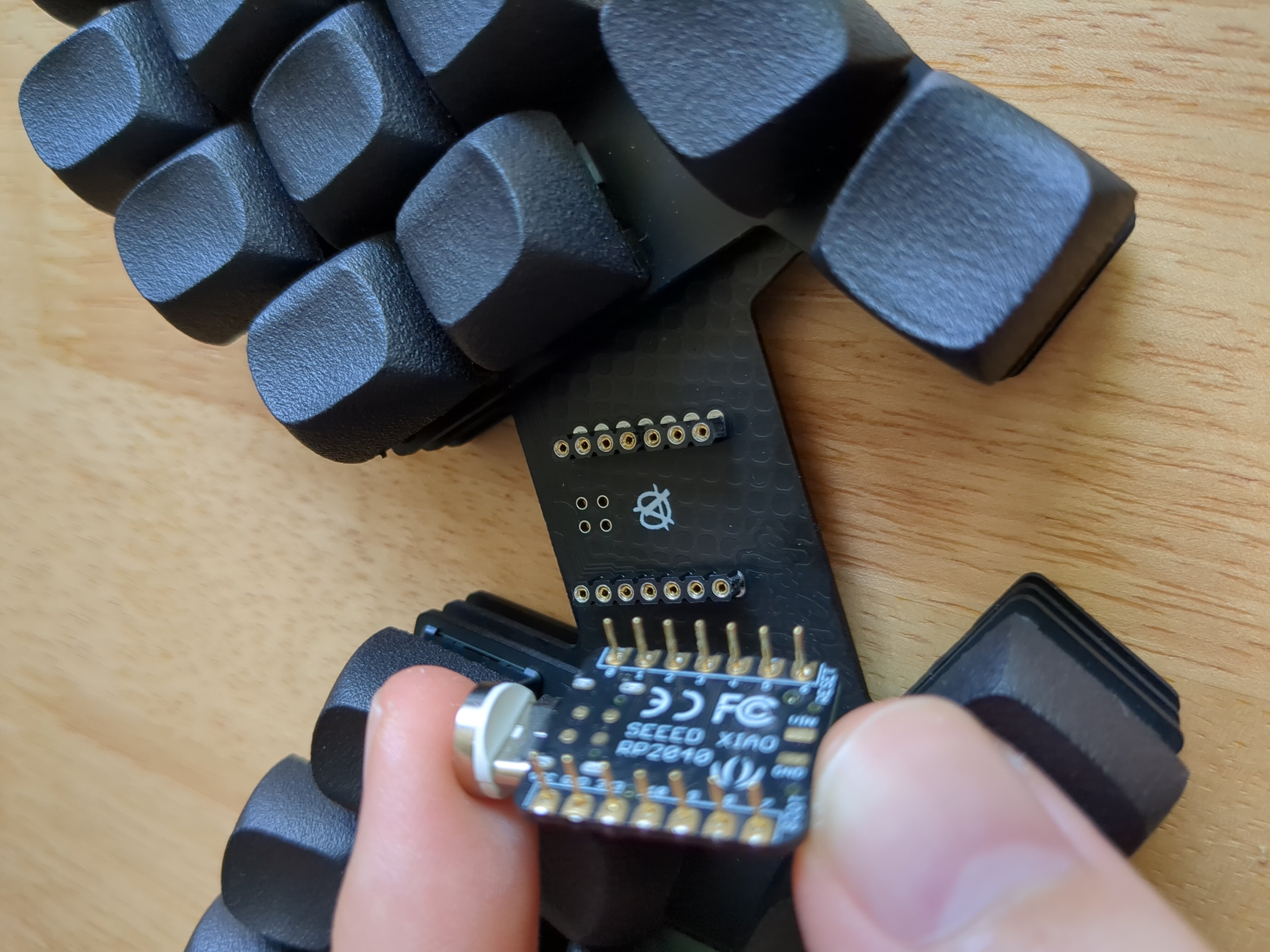 Hot-swappable sockets on board, pins on controller