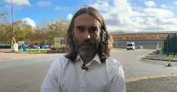 Tout sur l’étonnante conversation entre Julian Assange et Cédric Villani, en visite à la prison de Belmarsh