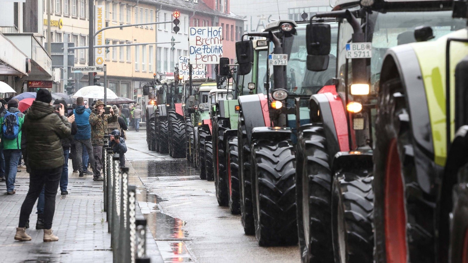 Während einer Bauerndemo ausgerastet - 24-jähriger Traktor-Fahrer vor Gericht