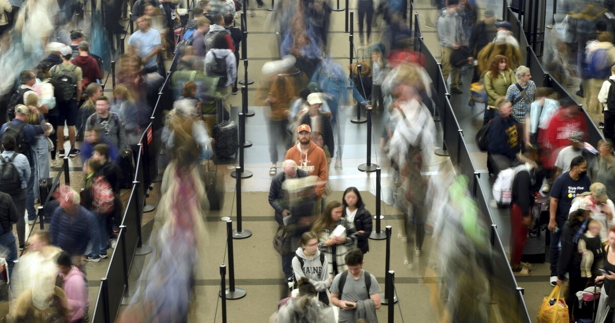 2.7 million expected to fly Wednesday ahead of Thanksgiving