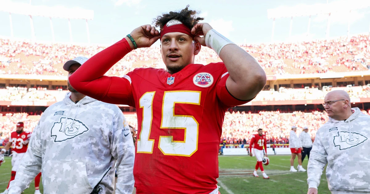 Chiefs stars Patrick Mahomes' and Travis Kelce's homes hit in back-to-back burglaries