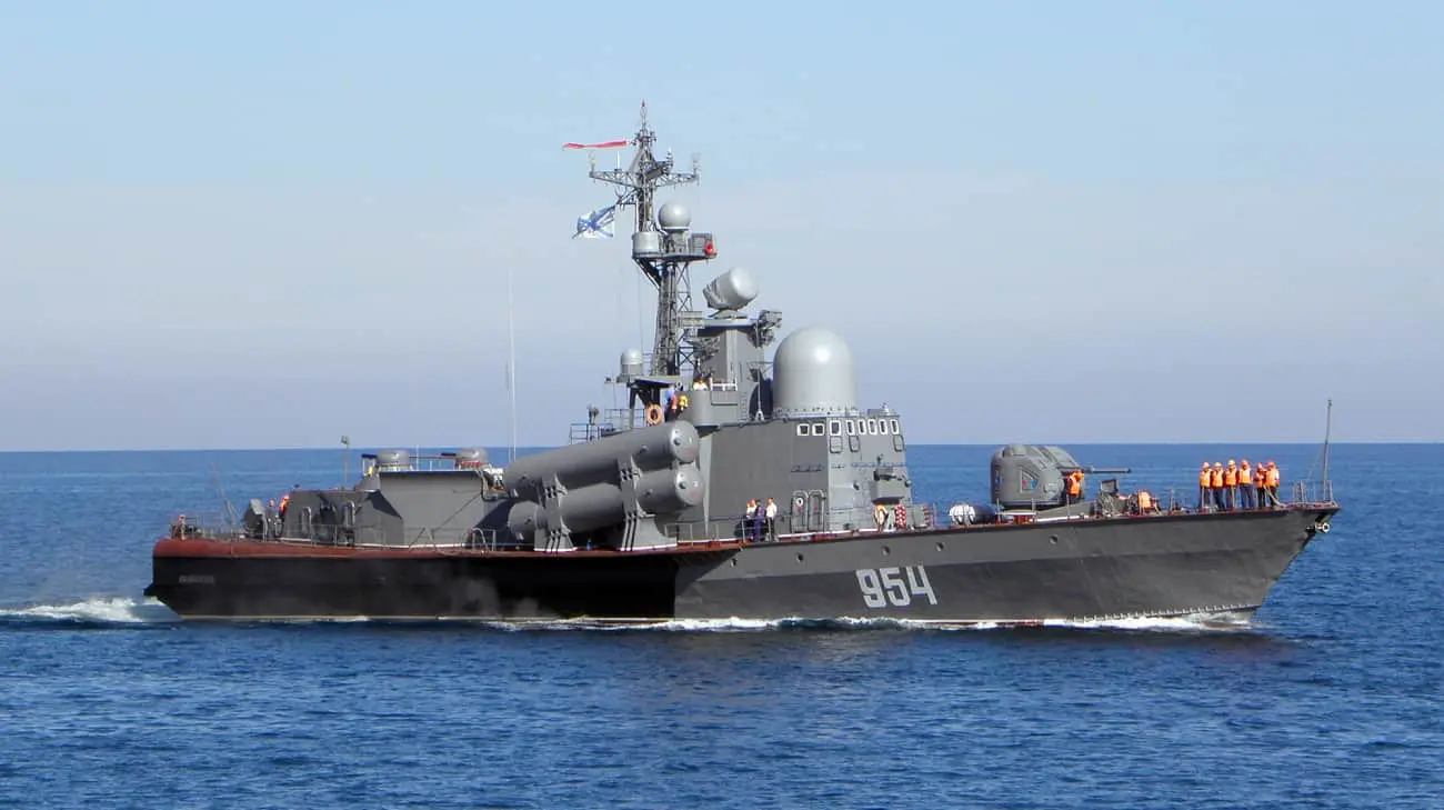 Defence Intelligence unit sinks Russian corvette Ivanovets in Crimea – video