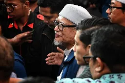 Battle for Islamic leadership hots up between PAS and Malaysia’s royals