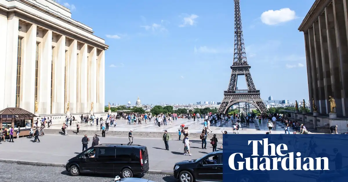 Paris to charge SUV drivers higher parking fees to tackle ‘auto-besity’