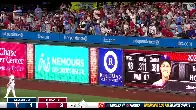 [Highlight] Nachos on the field! Fan tries to catch a homerun ball by Corey Seager with her nachos