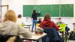 Studie: Lehrer beurteilen Jungen und Mädchen nicht objektiv