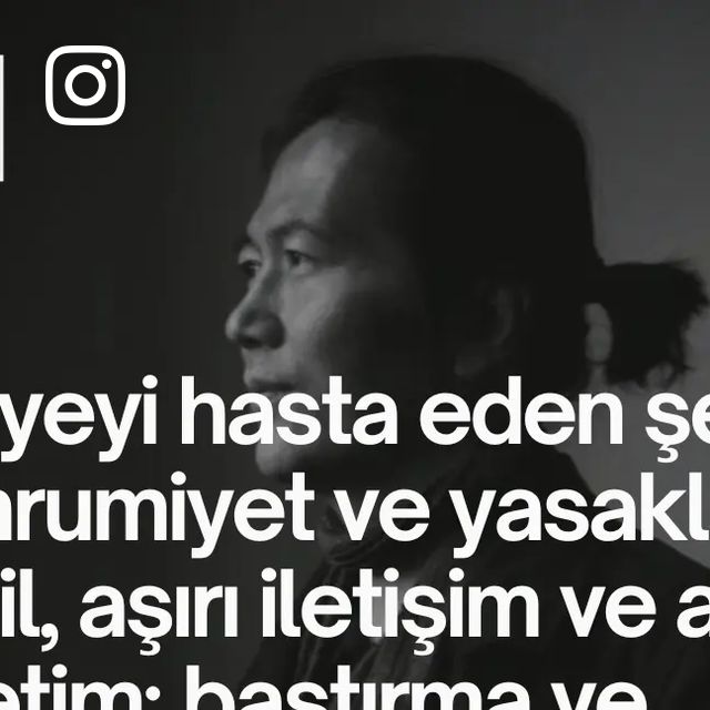 Çekiçle Felsefe on Instagram: ""Ötekinin var olduğu zamanlar sona erdi. Gizem olarak öteki, baştan çıkarma olarak öteki, Eros, arzu, cehennem ve acı olarak öteki ortadan kayboluyor. Bugün, ötekinin negatifliği, yerini aynının pozitifliğine bırakıyor. Aynının aşırı çoğalması, toplumsal gövdeyi etkileyen patolojik değişikliklere sebep oluyor. Bünyeyi hasta eden şey, mahrumiyet ve yasaklama değil, aşırı iletişim ve aşırı tüketim; bastırma ve olumsuzlama değil, her şeye izin verme ve her şeyi olumlamadır. Zamanımızın patolojik alameti bastırma değil, depresyondur. Yıkıcı baskı ötekiden değil, içten gelir.""