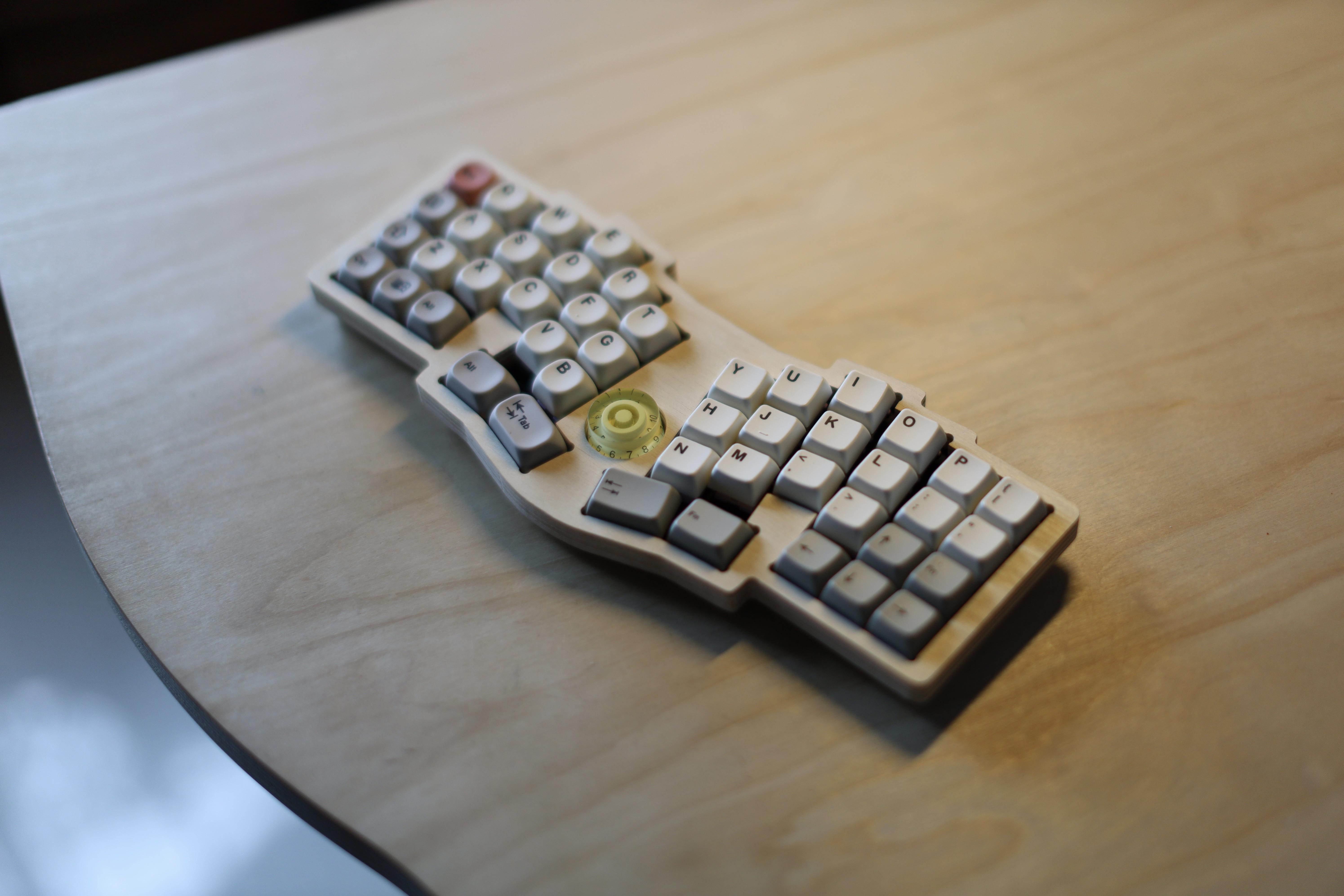 CNC wooden keyboard, MDA Keycaps and mad guitar knob by u/WeiXin020