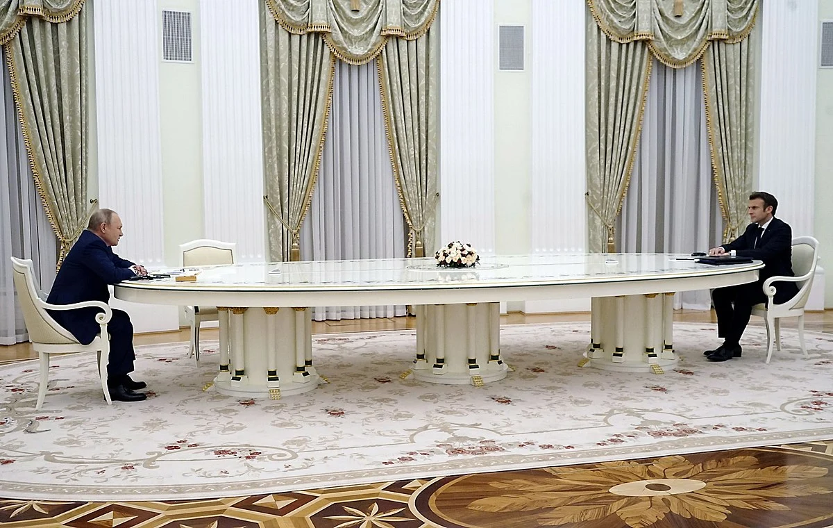 Vladimir Putin's meeting table - Wikipedia