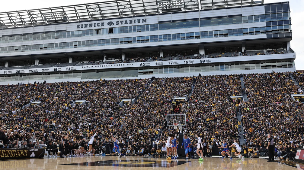 (NCAAB) The Coolest Scenes From Iowa Women’s Basketball Game at School’s Football Stadium