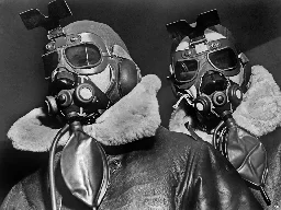 US pilots wearing high altitude clothes, 1942 [1600x1198]