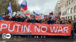 Russian opposition-in-exile holds Berlin protest march – DW – 11/17/2024