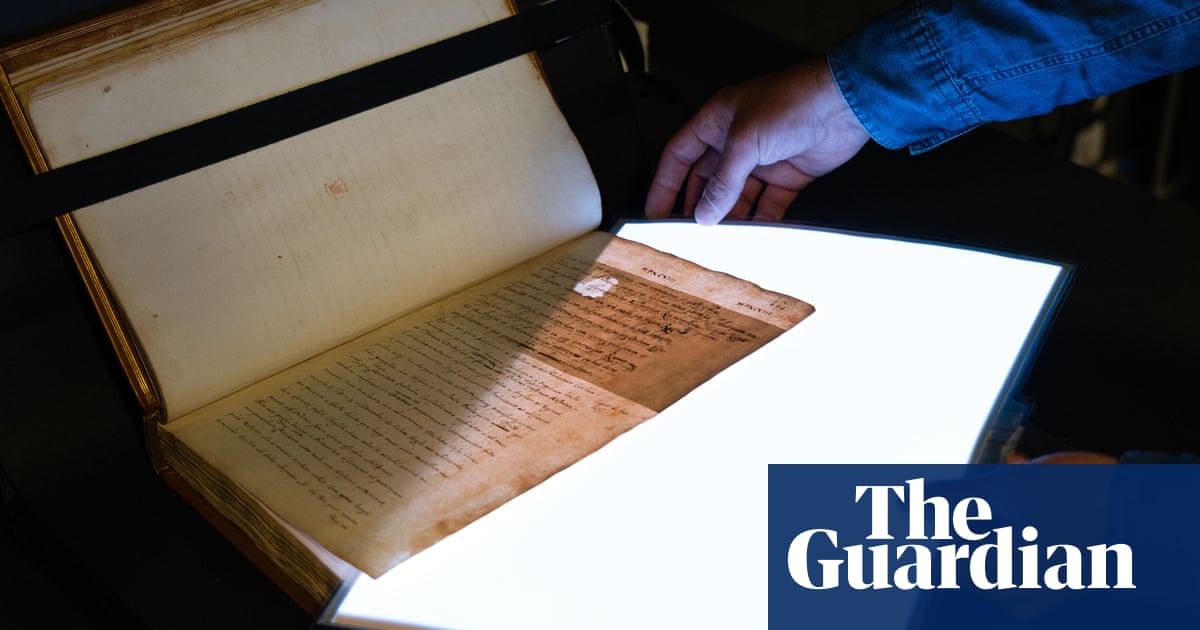 ‘Heart-stopping’: censored pages of history of Elizabeth I reappear after 400 years