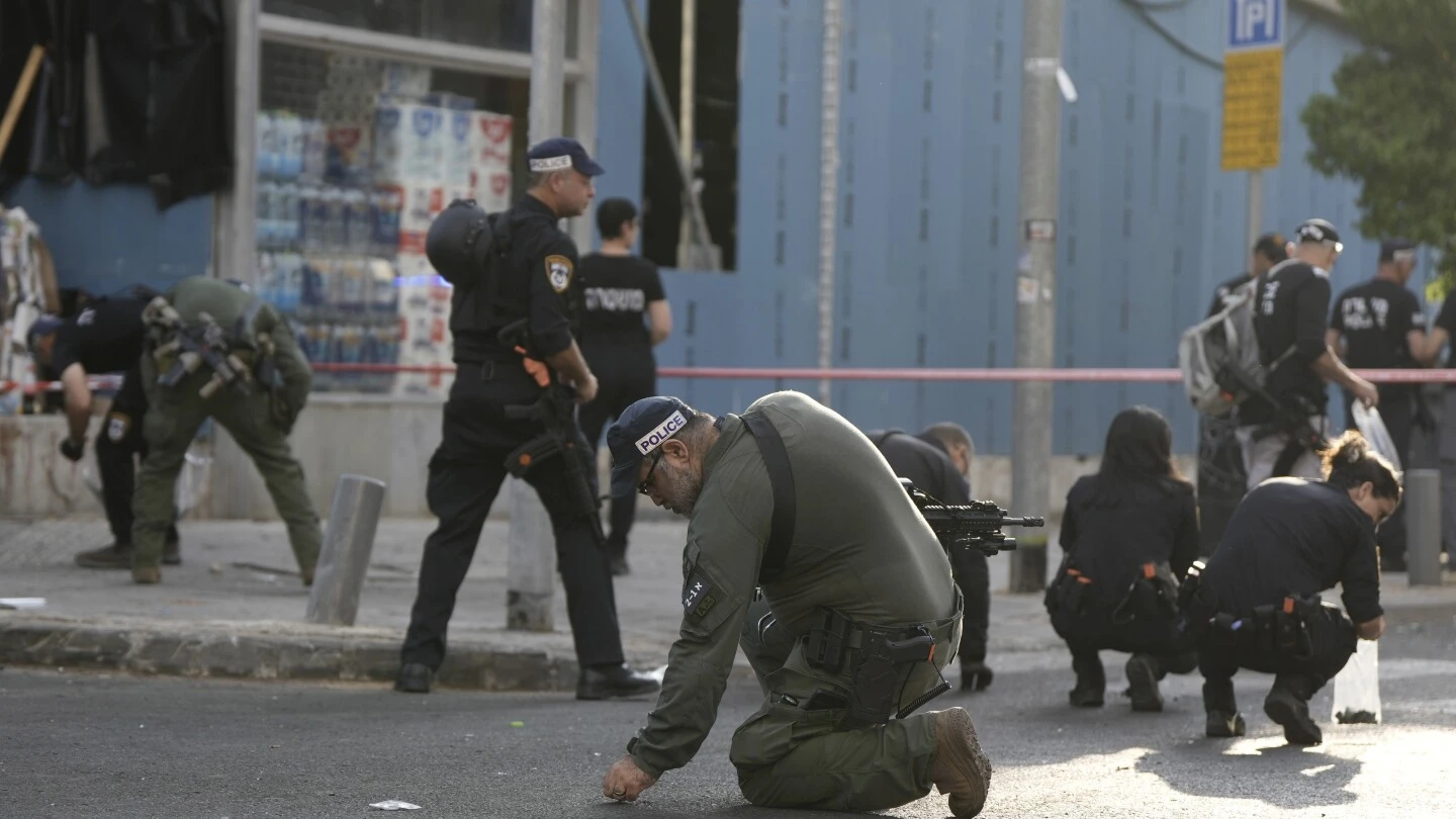 Air attack leaves 1 dead, at least 10 injured in Tel Aviv