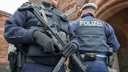 Manhunt in Berlin after bag with explosives abandoned at train station