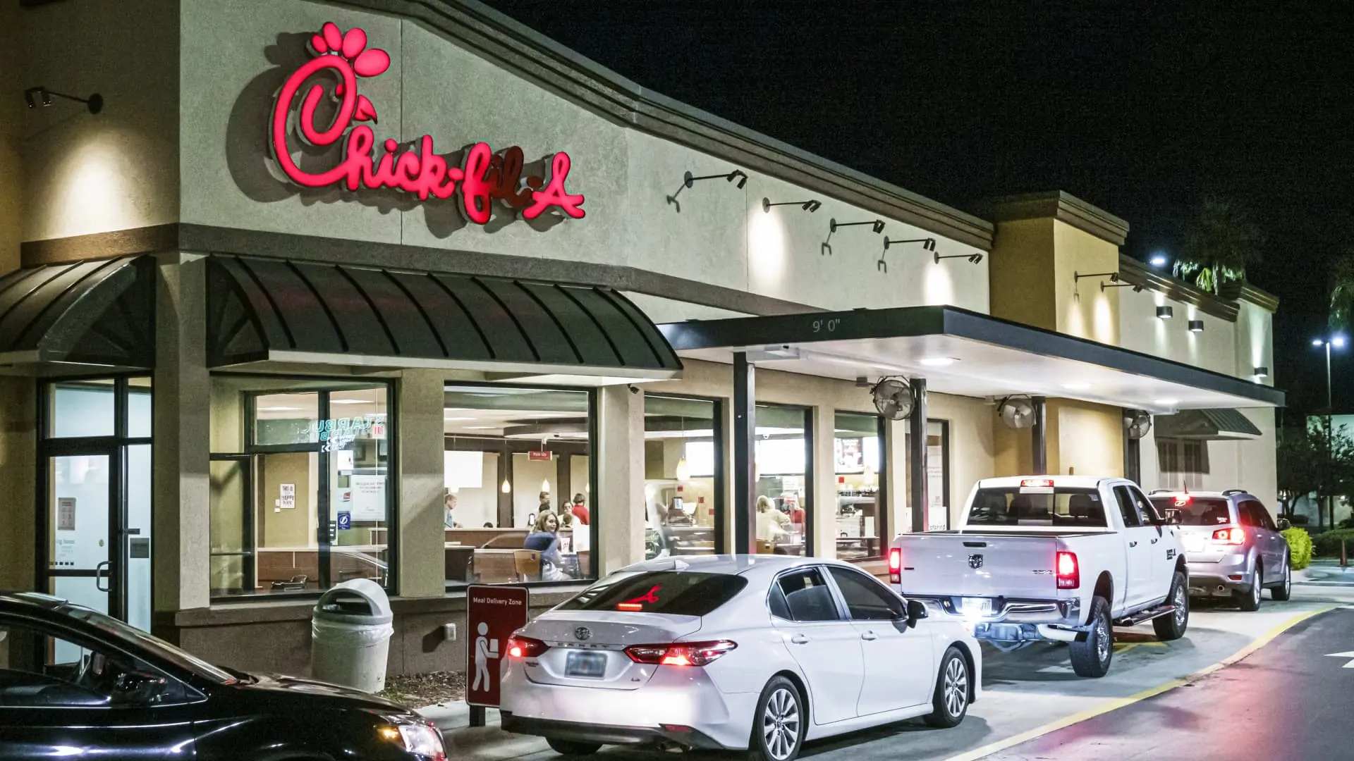 Fast-food drive-thru lanes speed up as fewer drivers wait in line